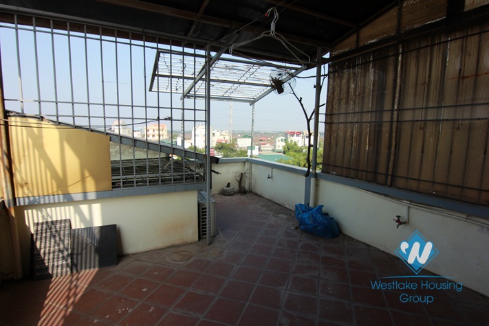 Unfurnished and bright house for rent in Au Co street, Tay Ho district, Ha Noi